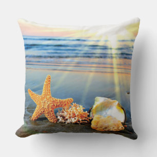 Almofada Conchas marítimas e estrelas-do-mar na praia