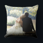 Almofada Confetti Dourado Elegante de Fotos Personalizado<br><div class="desc">Personalize com suas próprias fotos e nomes. Apresentando um elegante confete de ouro. Projetado pela Pure Piglet© em www.zazzle.com/purepiglet*.</div>