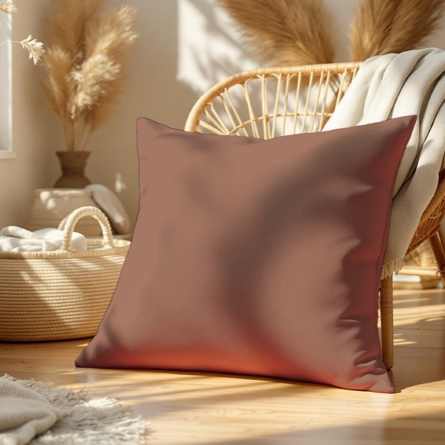 Almofada Cor Sólida Marrom Mousse de Mocha  (The Mocha Mousse brown color and minimalist plain design pillow fits any style home decor.)