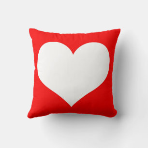 Almofada Coração branca sobre fundo vermelho simples