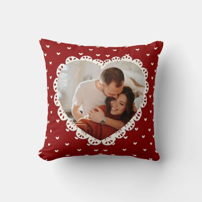 Almofada Coração Vermelho Coquette Cortado para o Dia dos N (Frente)