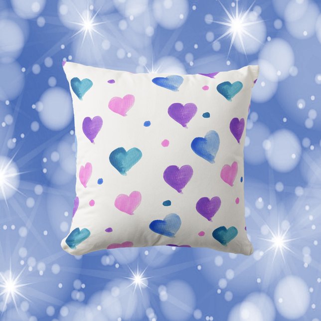 Almofada Corações de Aquarela Padrão Azul Rosa Púrpura (A pillow with a pattern of water color hearts and dots in pink, blue and purple.)