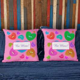 Almofada Corações Multicoloridos com Namorados de Amor