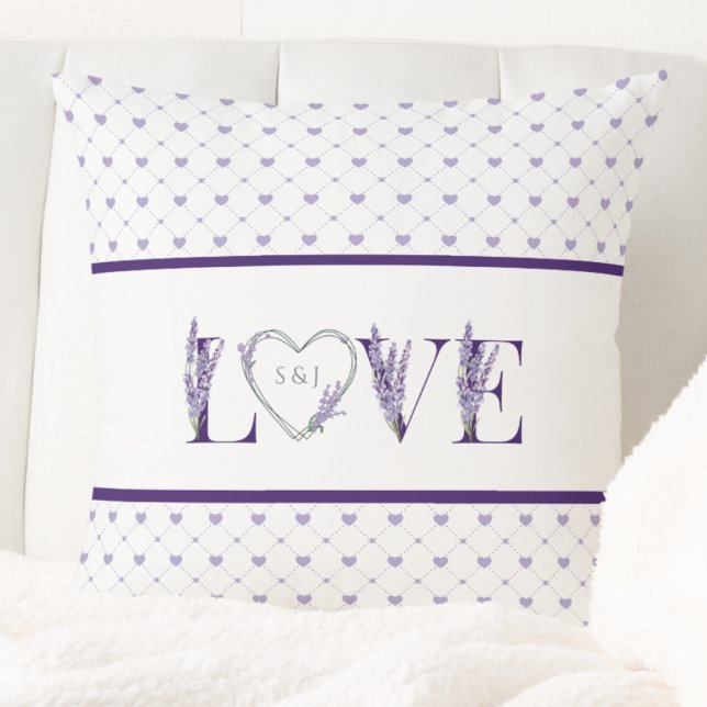 Almofada Corações Românticos Amor Lavanda Roxo (This Lavender Love Pillow is a beautiful addition to a bedroom, reading nook, or living room)