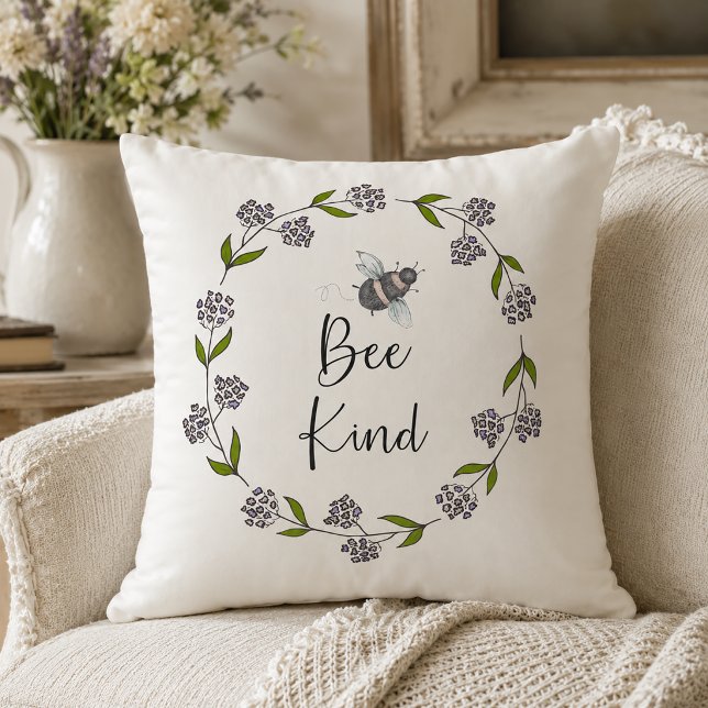 Almofada Coroa Floral Seja Gentil (Bee Kind Pillow)