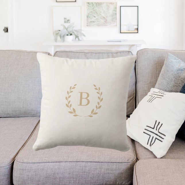 Almofada Coroa monogramada em dourado marfim elegante (Criador carregado)