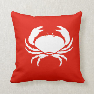 Almofada CRAB WHITE em travesseiro vermelho
