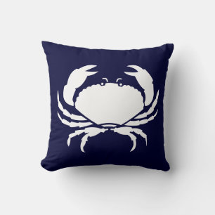Almofada CRABS WHITE em travesseiro azul