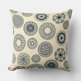 Almofada creme manchado de mandala cirk