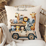 Almofada Crianças de animais selvagens personalizados<br><div class="desc">Adicione um toque de charme impressionante e personalizado à sua decoração doméstica com nosso Travesseiro decorativo Personalizado Safari Animal! Esse travesseiro encantador apresenta ilustrações encantadoras de aquarelas de animais safari, cada um subornando-se com caráter e personalidade. De leões majestosos a elefantes brincalhões, cada detalhe é renderizado amorosamente em matizes vibrantes,...</div>