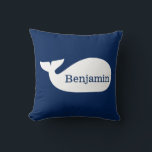 Almofada Crianças Personalizadas de Baleia Branca Azul<br><div class="desc">A design para criança adorável apresenta uma bela silhueta de baleia e pode ser personalizada com o nome do seu filho,  monograma,  ou qualquer texto de sua escolha para um presente gentil e o sotaque perfeito para o seu tema de quarto ou berçário.</div>