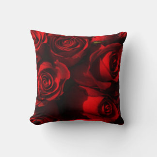 Almofada "Crimson Rose Bouquet"