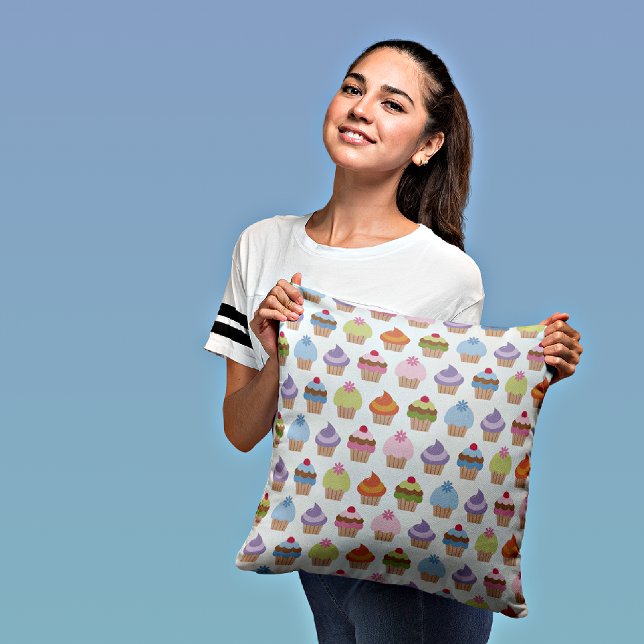 Almofada Cupcakes & Polka Dots Decorative Throw Pillow (Criador carregado)