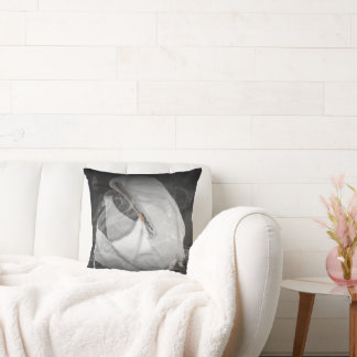 Almofada Cursed by Beauty Throw Pillow