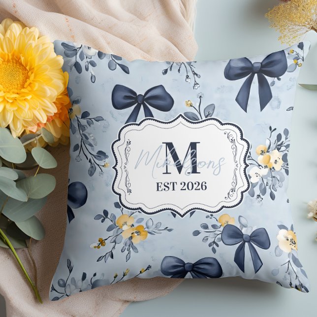 Almofada Custom Elegant Blue Bow Floral Monogram (Criador carregado)