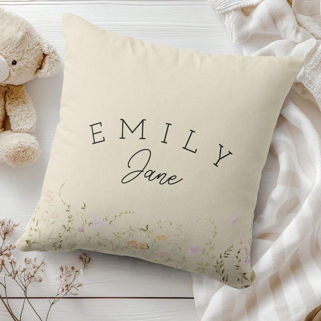 Almofada Custom Girls Name Sign Wildflower Nursery Decor (Baby Girl Name Pillow Wildflower Nursery Decor)