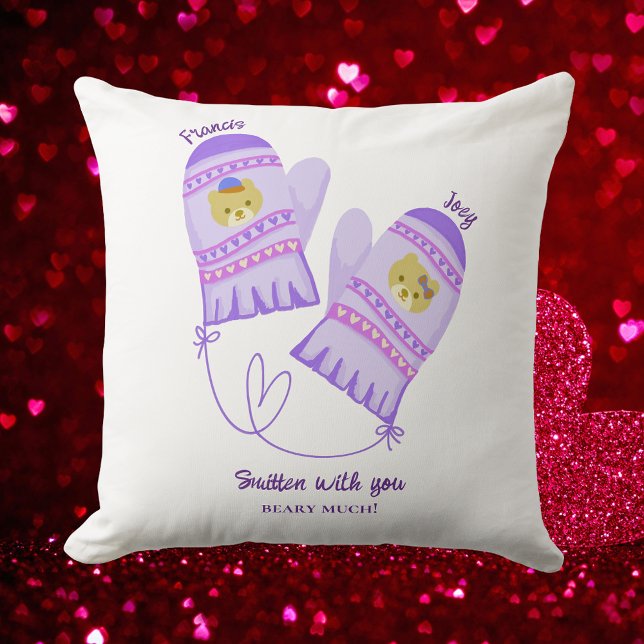 Almofada Cute Bear Mittens Personalized Lovers Throw Pillow ((Front) Cute Mittens Personalized Pillow. Perfect for your loved one as gift for Valentine’s Day!)