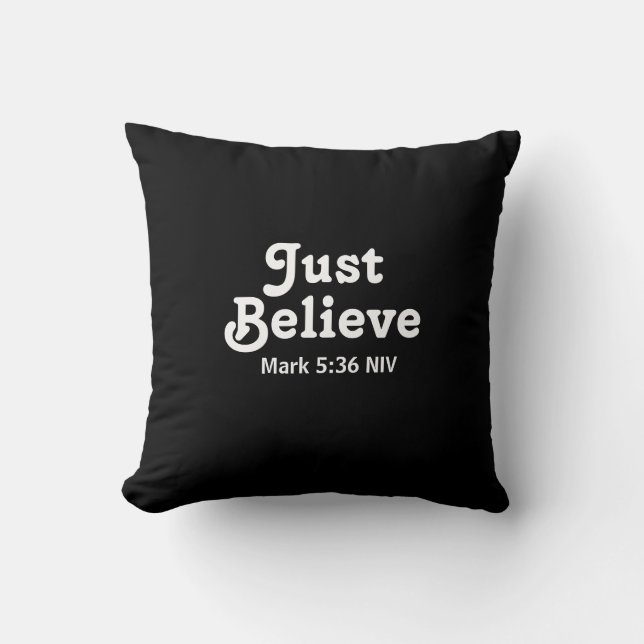 Almofada Cute Black and White Believe in Miracles Initial (Frente)