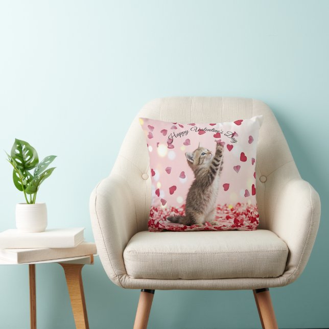 Almofada Cute Kitten Catching Valentine Heart Petals (Cadeira)