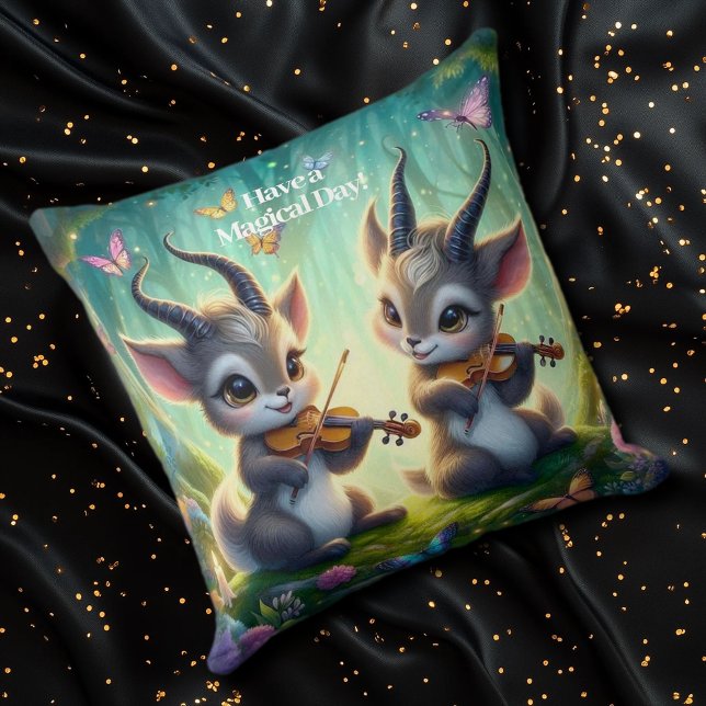 Almofada Cute Saolas Jogando Violas em uma Floresta Mágica (Saolas Playing Violas Throw Pillow Cover Photo Cover)