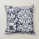 Almofada Damasco Floral Branco e Azul do marinho<br><div class="desc">Cor damasco floral vintage ornamentado chic. Clique em Personalizar para adicionar seu próprio texto ou imagens para criar um único de um tipo de design! Entre em contato comigo antes de fazer o pedido se você quiser personalizar as cores.</div>
