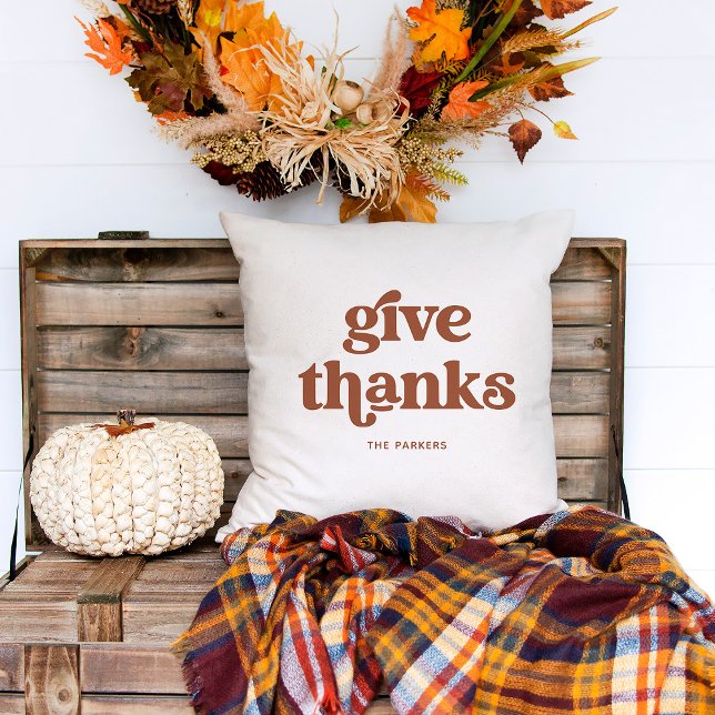 Almofada Dar Obrigados | Boho Retro White e Terracotta (A retro and boho Thanksgiving pillow in terracotta and white)