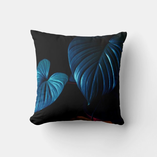 Almofada Dark Botanical Throw Pillow – Blue Leaf Accent Pil (Frente)