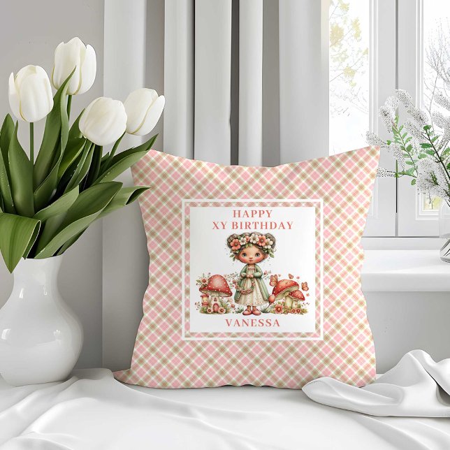 Almofada de aniversário floral rosa da fada feliz (Blissful Fairy Pink Floral Birthday Throw Pillow)