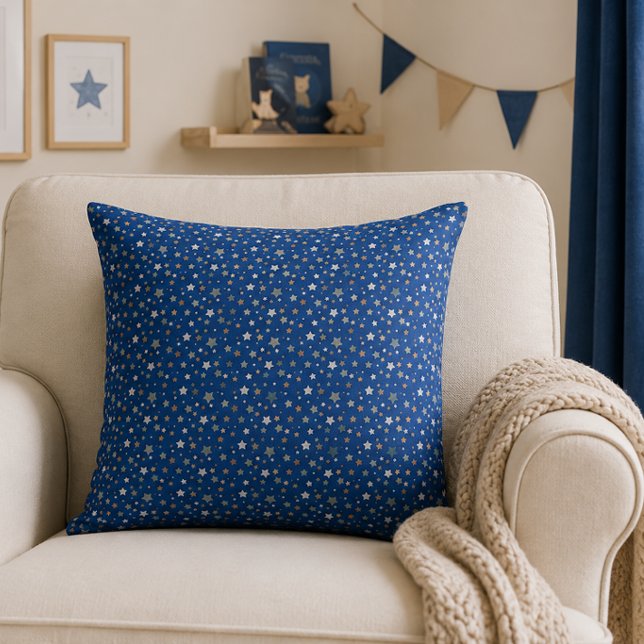 Almofada de Arremesso Blue Star Nursery (Blue star nursery throw pillow adding timeless celestial charm to a cozy modern baby room.
)