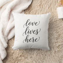 Almofada de Arremesso com Letreiro de Amor Vive Aq