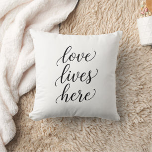 Almofada de Arremesso com Letreiro de Amor Vive Aq