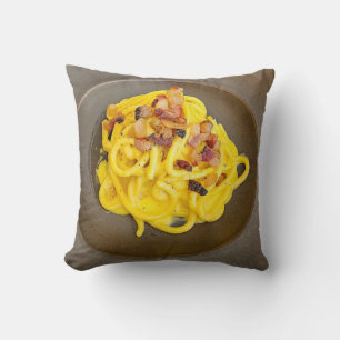 Almofada de carbonara com almofada próxima