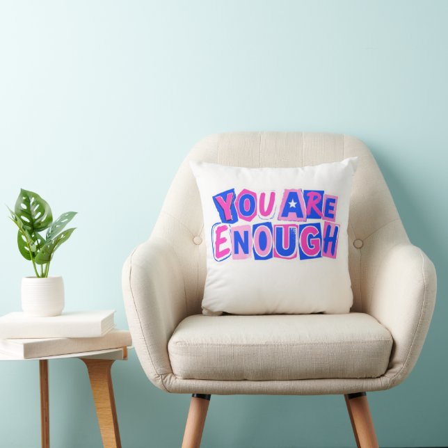 Almofada de Decoração com Afirmação 'Você é Sufici (Cadeira)