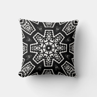 Almofada de Geometria Tribal Moderna Preto e Branc