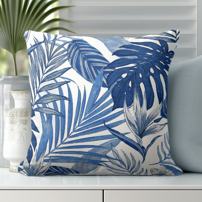 Almofada de lançamento de folhas de palmeira azul  (Elevate Your Décor: Discover our Elegant Coastal Throw Pillows in Blue & White)