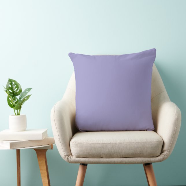 almofada de lançamento em uma cor lavanda-roxa sua (Cadeira)