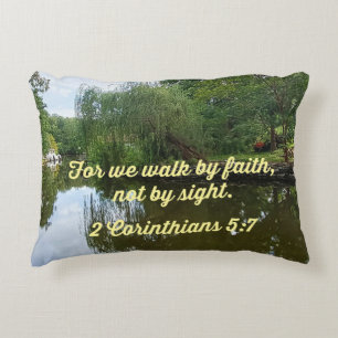 Almofada Decorativa 2 Corinthians 5:7 Porque nós caminhamos de fé