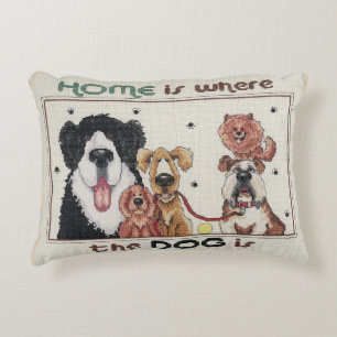 Almofada Decorativa A casa é o lugar onde o cão é travesseiro