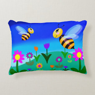 Almofada Decorativa Abelhas felizes em um campo de flores