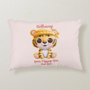 Almofada Decorativa Adicionar texto de nome, bebê tigre com chapéu em 