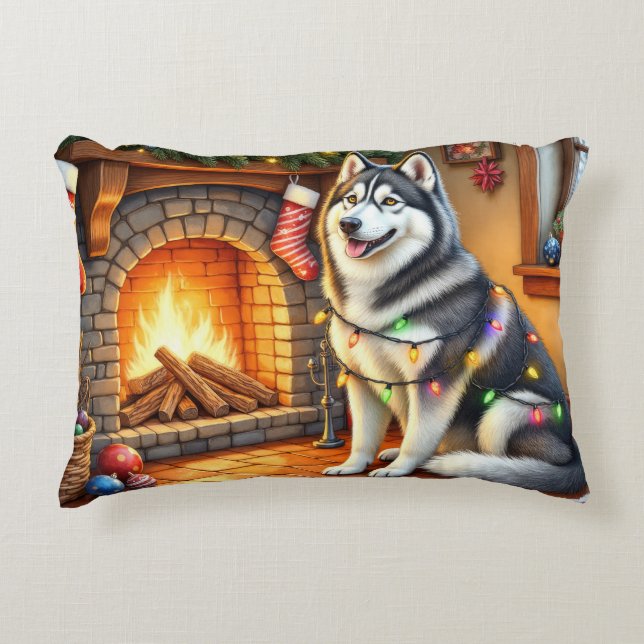 Almofada Decorativa Alaskan Malamute Fireplace with Christmas Lights (Frente)