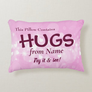 Almofada Decorativa Alterar Nome e Texto deste Travesseiro Contém Hug