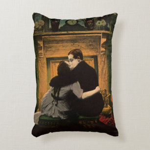 Almofada Decorativa Amor e Romance Vintage, Beijo na Lareira Romântica