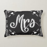Almofada Decorativa Aniversário de Casamento da Sra. segundo<br><div class="desc">Estilo de Bistro Negro e Branco Textura estética de quadro caseiro de Sra. Sweetheart Travesseiro de aniversário de casamento ou cadeira de noiva na recepção ou presente de natal de 1rua, O aniversário de casamento do segundo é o aniversário do algodão. O algodão simboliza o crescimento natural de toda adaptabilidade,...</div>