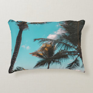 ALMOFADA DECORATIVA ÁRVORE DE PALMAS TROPICAIS RETRO PELA PRAIA