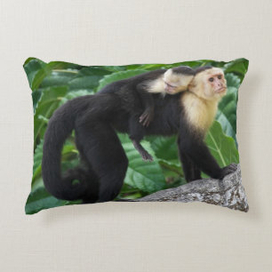 Almofada Decorativa Bebê De Macaco Com Capuchim Adulto Nas Costas