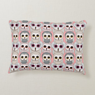 Almofada Decorativa Bebês Corujas em Padrão de Fundo Rosa Pálido