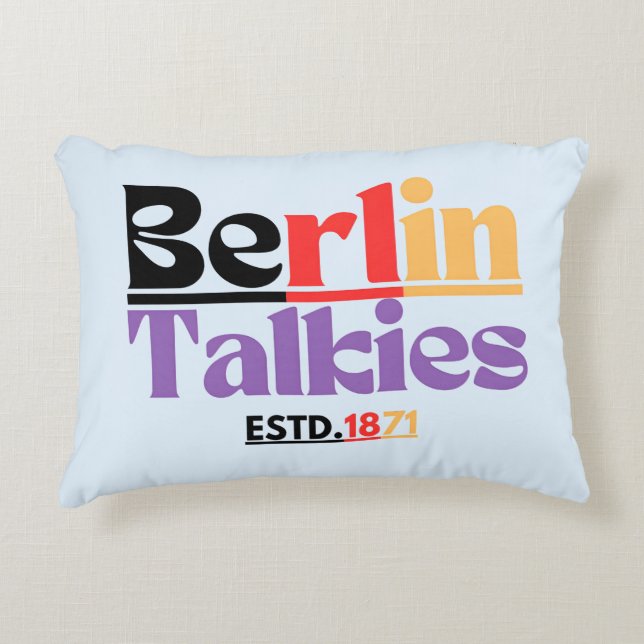Almofada Decorativa Berlin Talkies ESTD. 1871 (Frente)