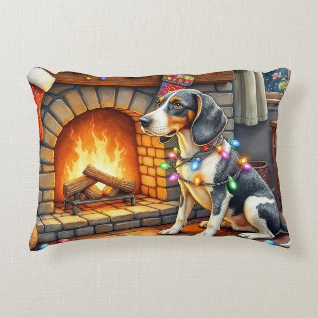 Almofada Decorativa Bluetick Coonhound Fireplace with Christmas Lights (Frente)