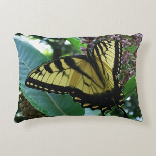Almofada Decorativa Borboleta I de Swallowtail em Milkweed em Shenando